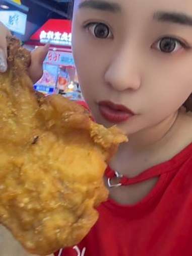 它家这个鸡腿超级大,价格实惠,它家就是北京最火的永顺炸鸡,味道一绝