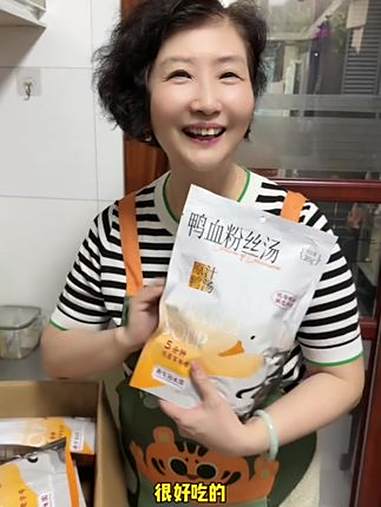 天热不想出门的，就备点南京 鸭血粉丝汤 太好吃了