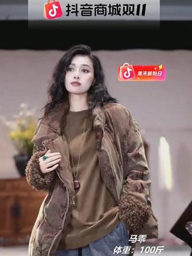 四个颜色各有特色,浅紫色温柔显白,酒红色复古提气,黑色经典百搭,棕咖色质感高级,都是低饱和