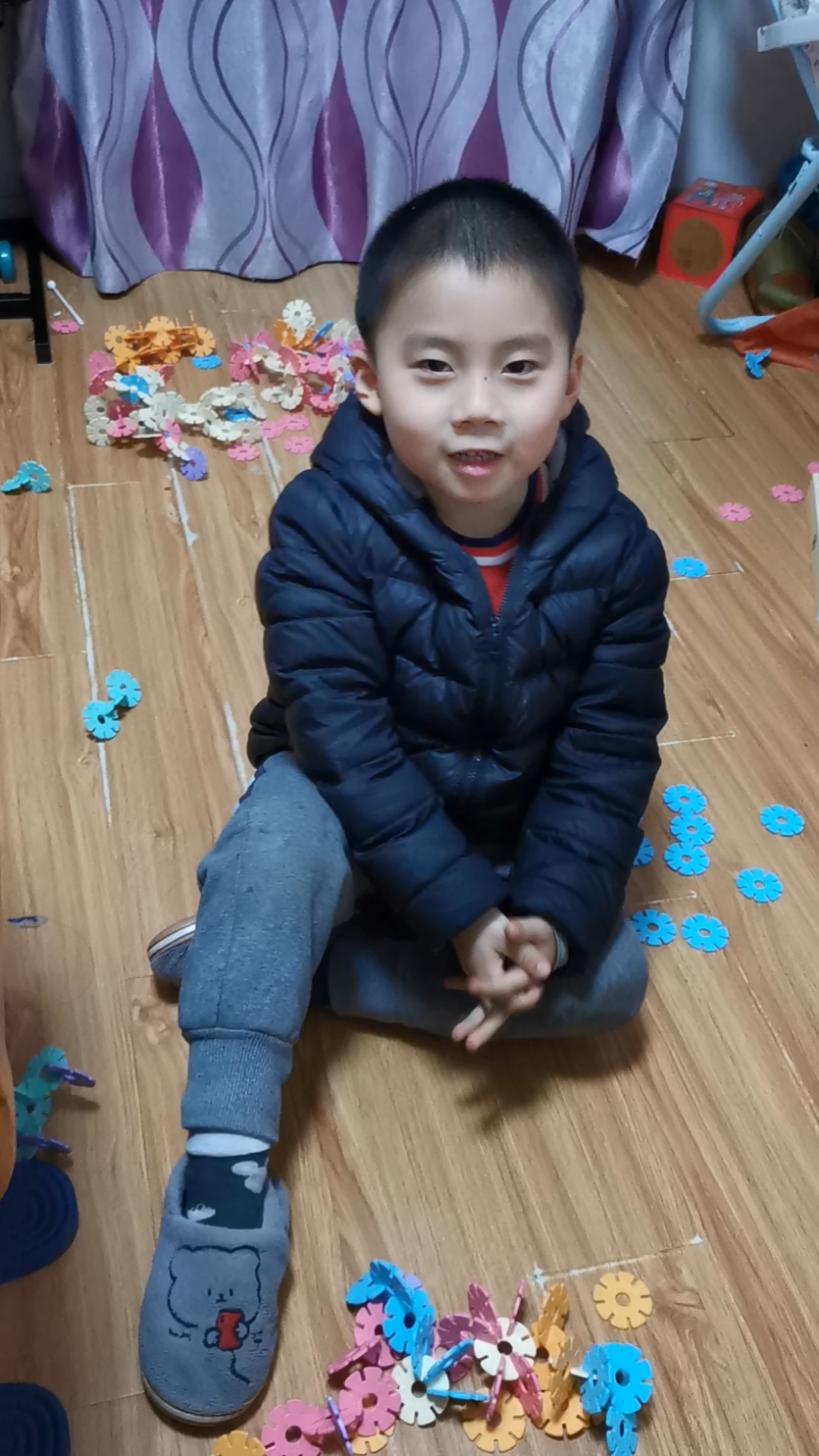 采用雪花片来拼鸭子