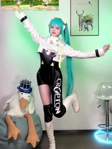 Happy Vegetarian cos 初音未来 蔬菜汁 宅舞 二次元