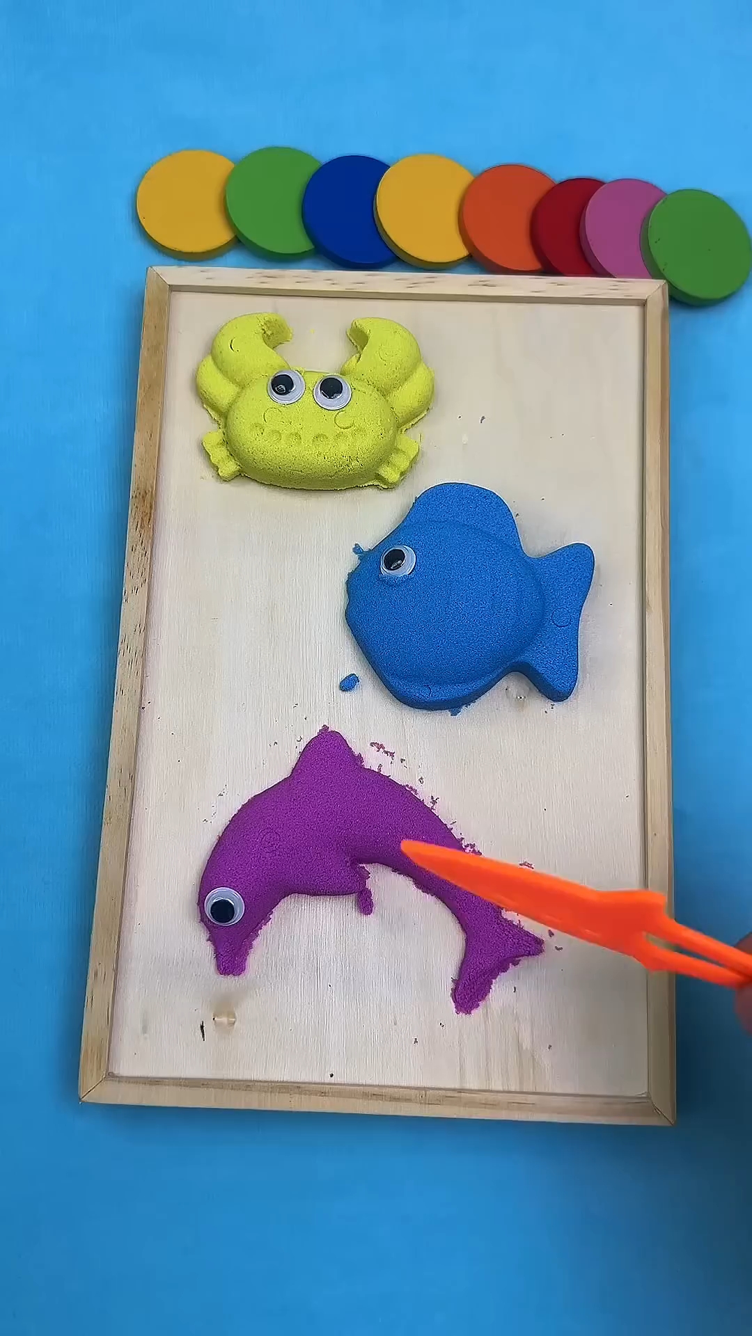 彩色沙画里的小鱼小蟹,谁才是海洋王者?#游戏#