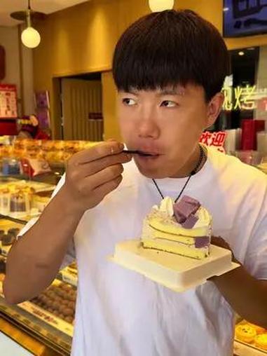 25块8就能吃到4寸慕斯蛋糕啦 酥礼记又出新品啦,还是两种口味可选,每款都用料满满好吃到停