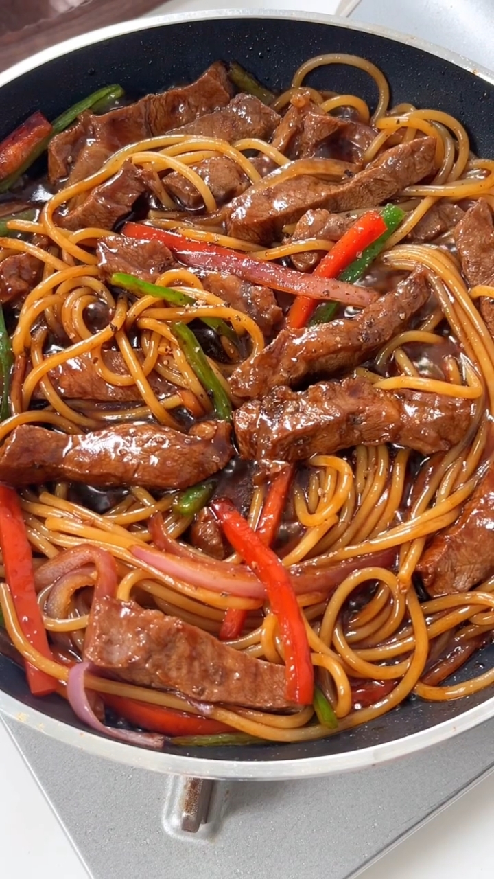 这道黑椒牛柳意面真的复刻出西餐厅水准！嫩滑的牛柳裹满浓郁黑椒