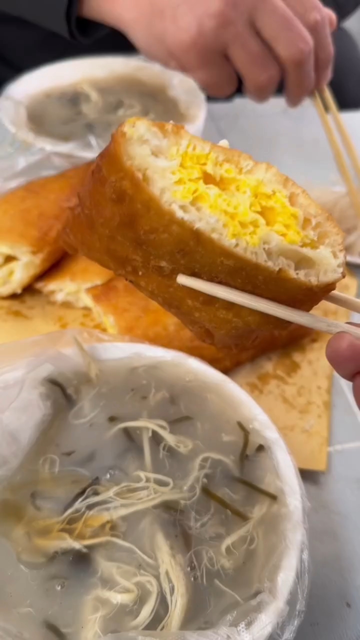 属于濮阳人的早餐,鸡蛋布袋vs白胡辣汤