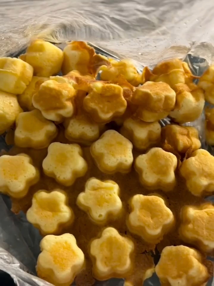 这是我小时候最喜欢的老式鸡蛋仔。。。