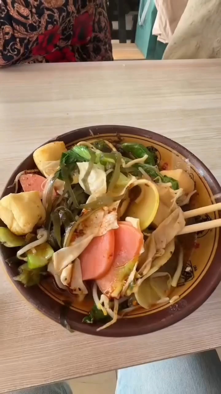 邯郸一到饭点就排队的7元老式麻辣烫～