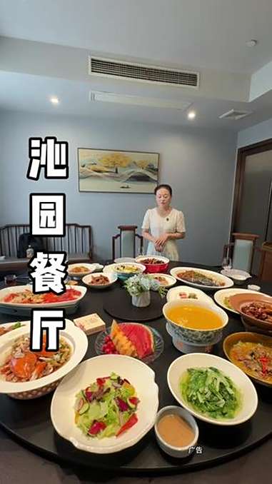 沁园餐厅的老板娘又发新作品了，这次1288的套餐更换了菜品 和朋友再来小聚一下 家宴私房菜