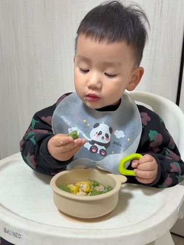 孩子吃腻了粥和面条,就给他试试这个卡通水饺吧!配料干净,宝宝吃的可香了!宝宝爱吃 萌娃 人