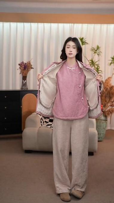 穿上这件国风上衣,瞬间提升气质!秋冬穿啥?这款衣服让你温暖又时尚!#国风古韵 #新中式穿搭