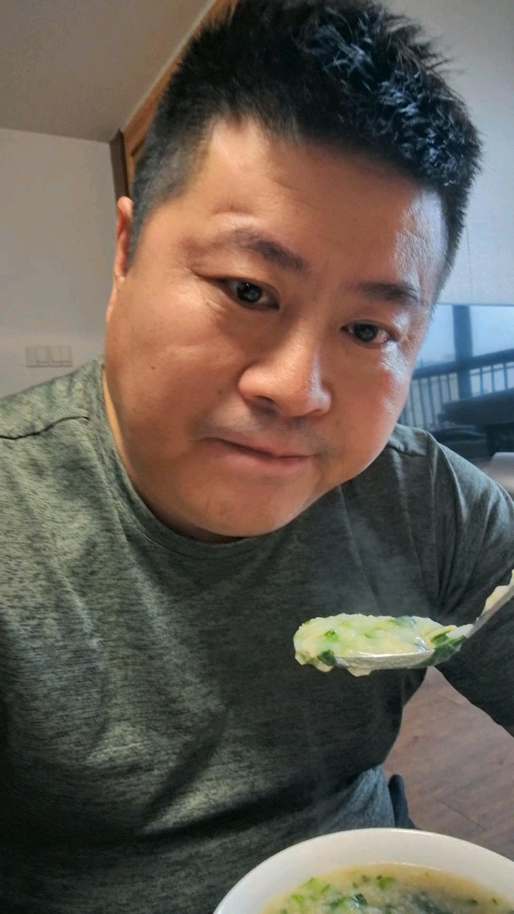 买点肉做个菜心粒瘦肉粥