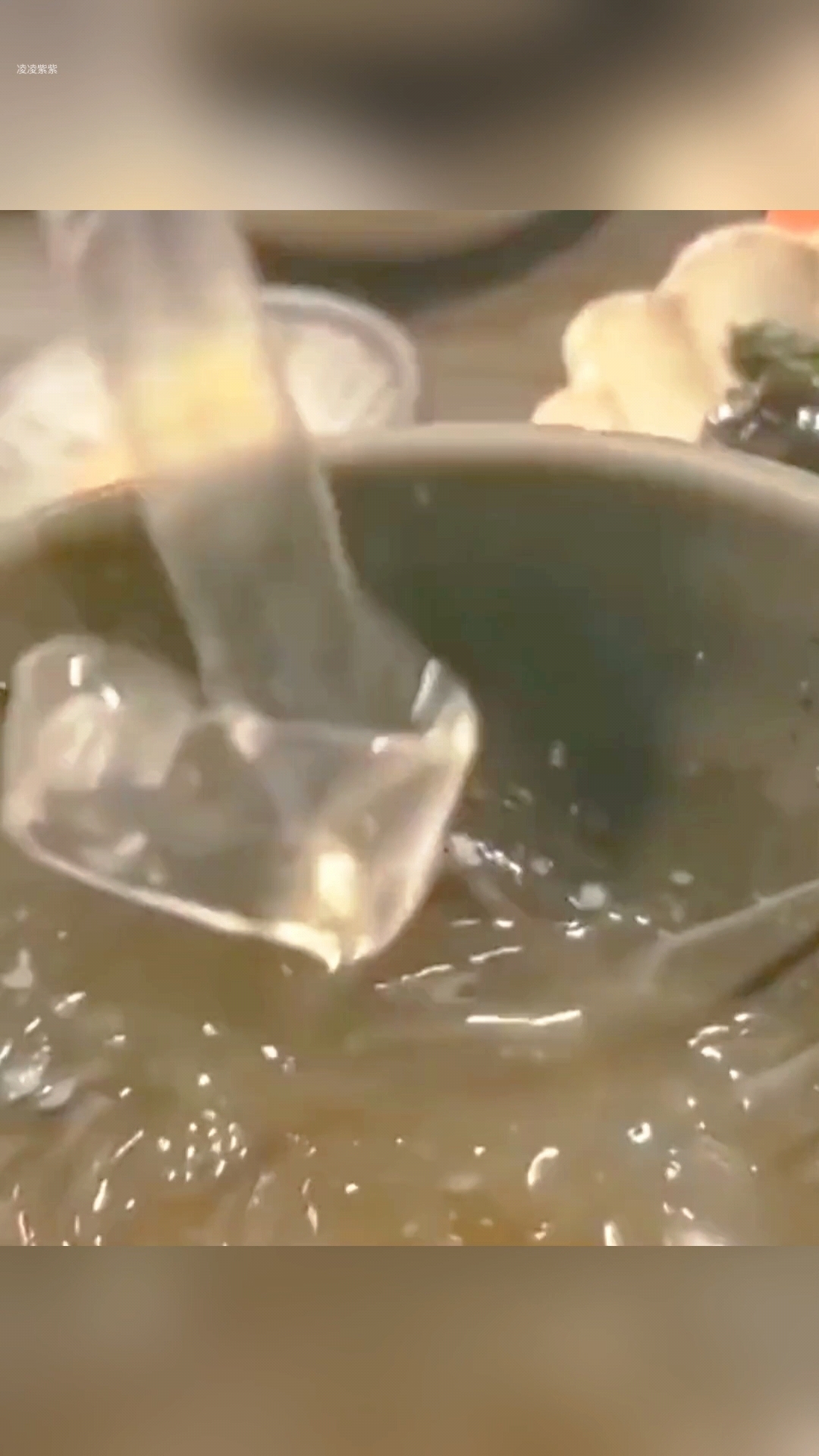 像会动的宽粉一样的柳叶鳗