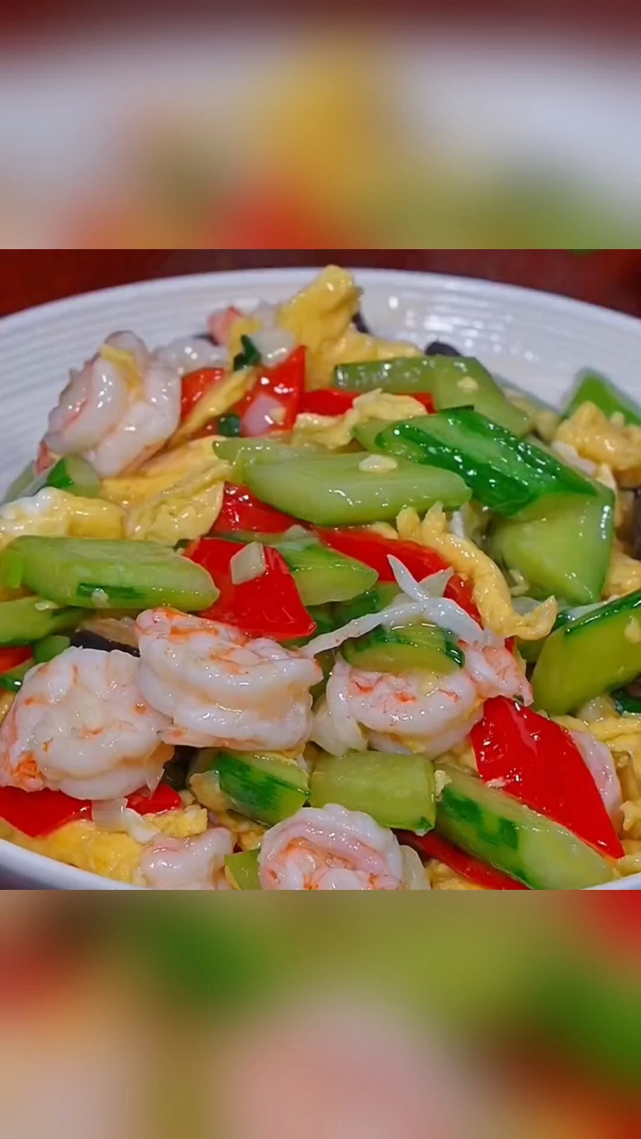 春天做一道黄瓜虾仁炒鸡蛋,大人孩子都爱吃!