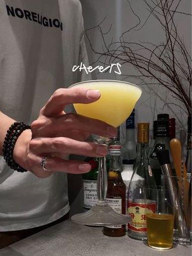 全网都在搞的桂花汾酒 我也来搞一个!秋季养生人的干净饮食 沉浸式给鸡尾酒机配料 微醺时刻 