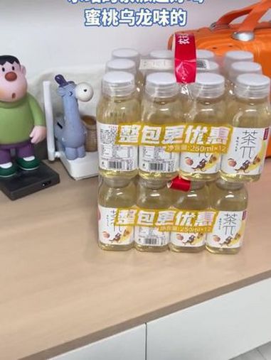 农夫山泉又放大招了,现在农夫山泉茶派蜜桃乌龙饮料250ml的,一包有12瓶,现在抖音团购只