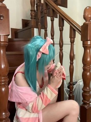 贝利亚声线的小蛋糕 cos 初音未来 今天是草莓味的jio