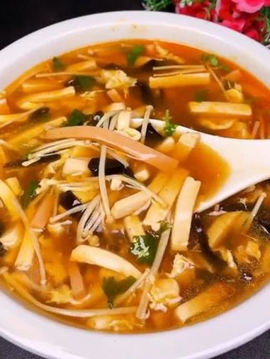 酸辣汤 爱藏在每一顿饭里 酸辣汤 抖音美食推荐官 建议普及东北麻辣烫 这一碗好过瘾