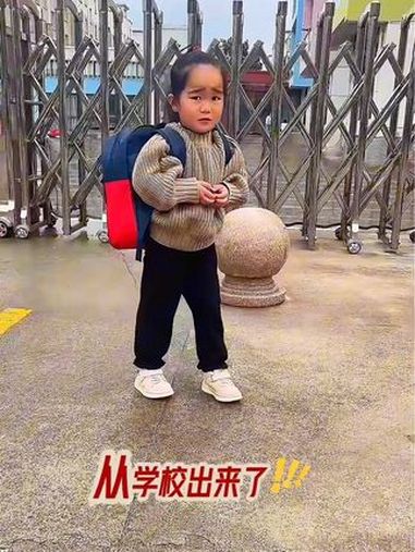 一不留神又把小鱼哥哥带上学堂了……她讲什么我学什么它也要学!人类幼崽 上学时代的我们 幼儿