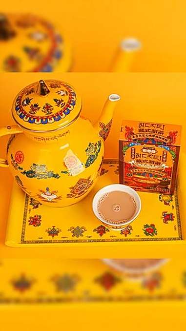 藏区特色酥油茶,一口香甜留香满口!西藏特色饮品来啦!喝起来口感醇厚、回味无穷。喜欢的朋友别