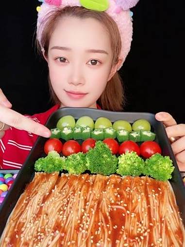 吃蔬菜拼盘 蔬菜 美食 饮料 西兰花 金针菇
