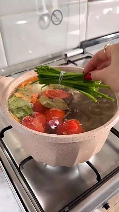 下班做饭vlog 创作者中心 创作灵感「冬日必喝!乌兹别克斯坦羊肉汤一口穿越西域!暖到骨子
