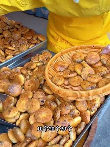 3毛一个的黄山烧饼 快来看看!口感非常好 好吃到停不下来 酥酥脆脆 里面是满满的梅干菜五花