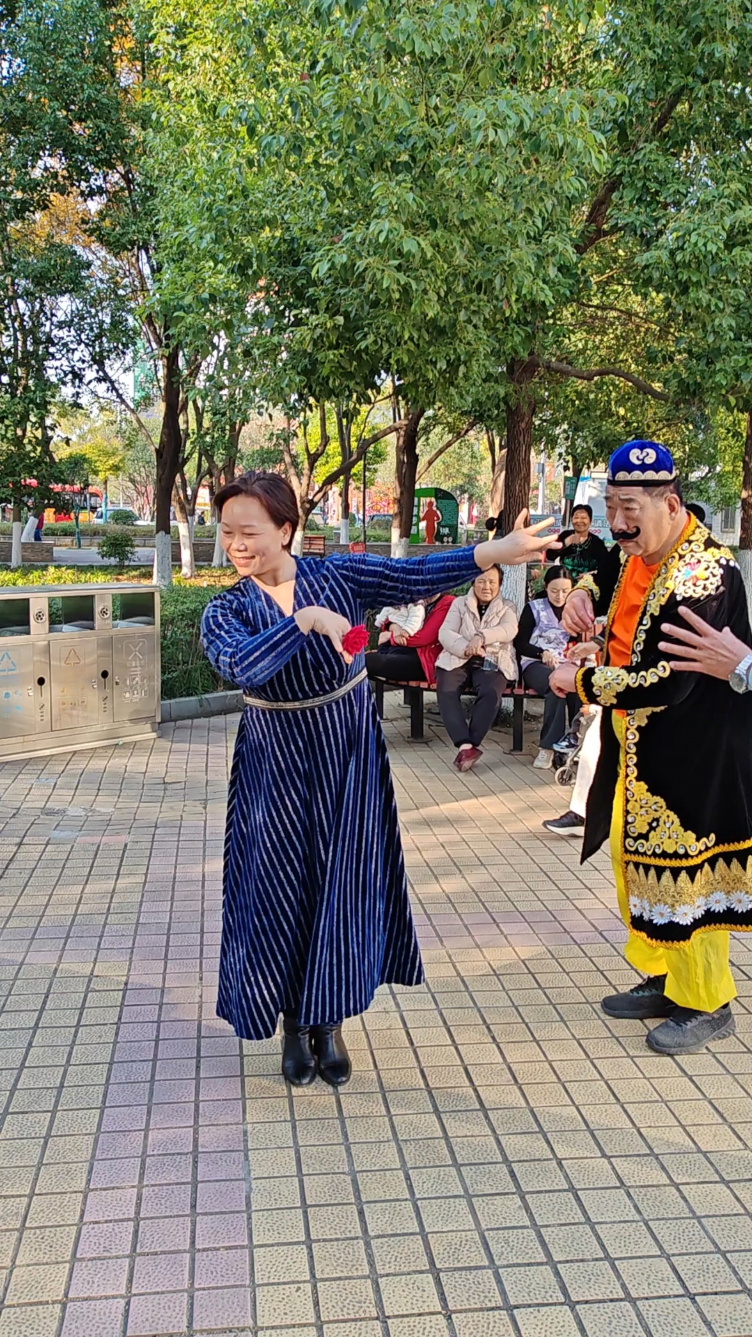 驻马店世纪广场新疆舞练习视频(19)