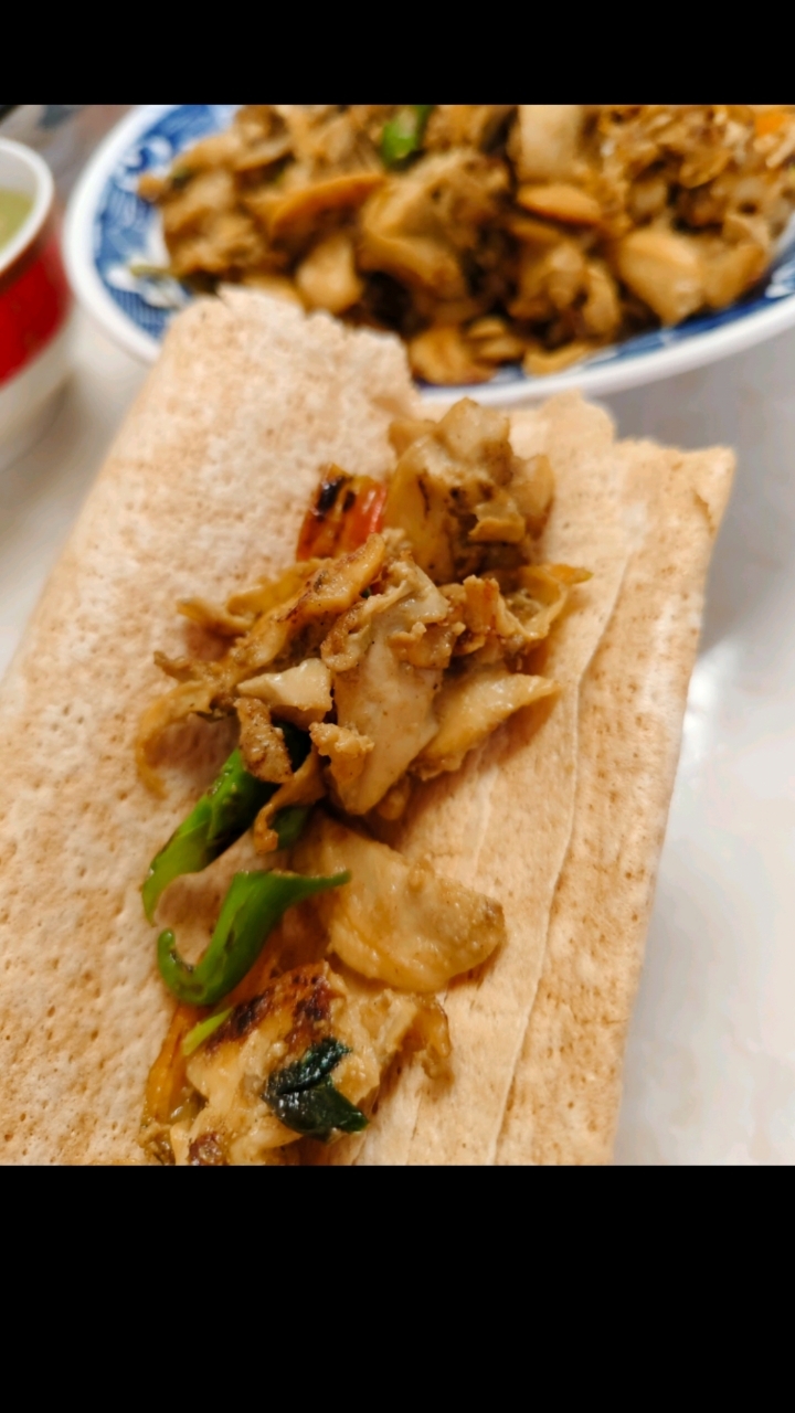 爆炒河蚌肉,味道真鲜美,吃一口筋道道的,卷煎饼,绝了。