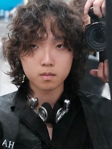 男生狼尾鲻鱼头搭配莱斯利卷发也太帅了吧！男生发型 男生狼尾 狼尾鲻鱼头 狼尾发型 莱斯利卷