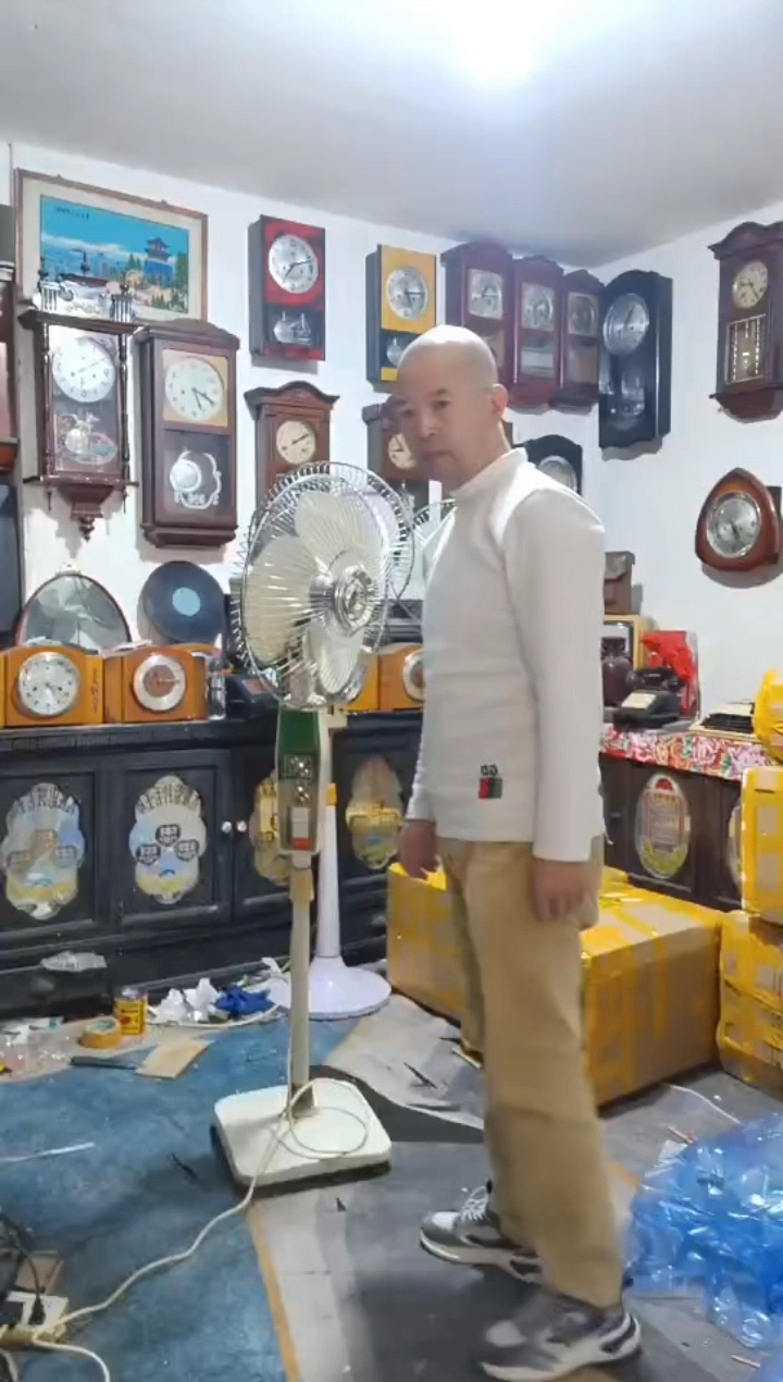 80年代生产的凤凰落地扇,被辽宁朋友收藏了。好好包装发快递走