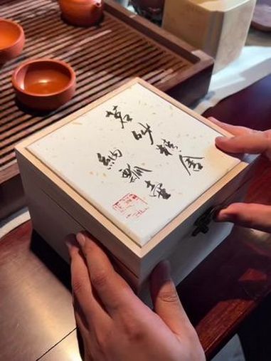 王广佳 全手工 纳瓢 原矿底槽青 刻绘荷花鳜鱼“以和为贵”映日荷花别样红
