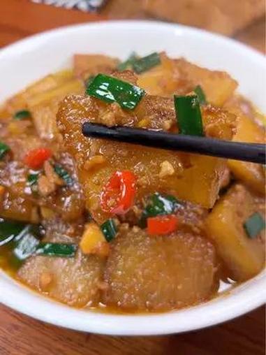 天热吃饭没胃口,那就试试这道肉沫烧冬瓜,咸香下饭,不油不腻