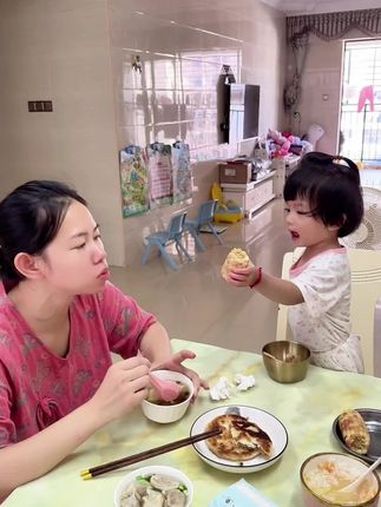 家庭日常 好吃的 吃早餐 馄饨