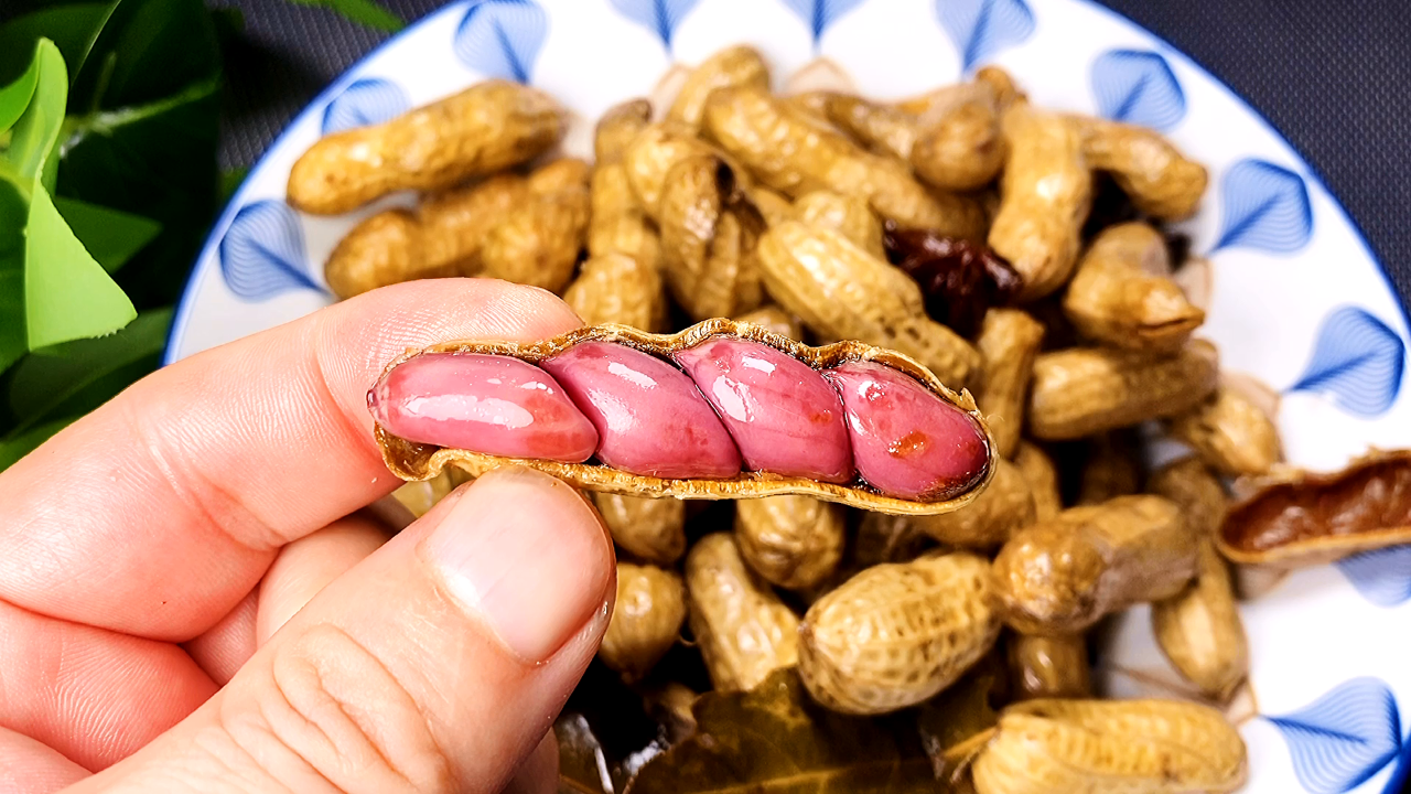 酒店大厨教你水煮盐水花生简单好吃的做法 粒粒饱满汤汁 好吃入味#美食星推官# #嗨吃一夏#
