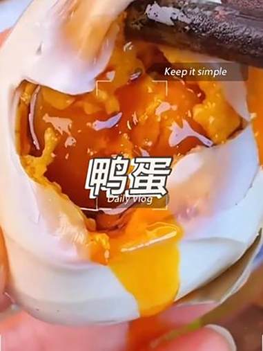 今年的鸭蛋产量高!8块8给大家发10个!流油海鸭蛋 咸鸭蛋 鸭蛋 超便宜超划算