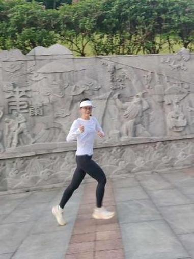 人生唯一的捷径,就是早点去经历挫折和教训,然后早点醒悟,这句话只有经历过的人才懂。创作灵感