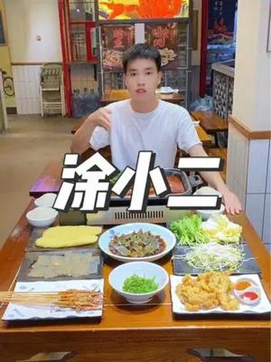 就在涂小二龙虾馆,现在团购98就可以吃到这一桌烤鱼3到4人餐,而且还是深圳东莞7店通用,心