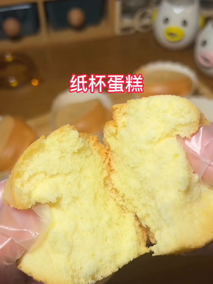 只要有鸡蛋,不用烤箱就可以做绵软香甜嘎嘎好吃的纸杯蛋糕!