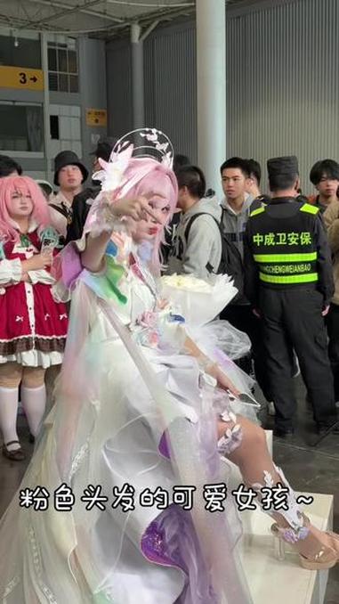 粉色头发的可爱女孩～