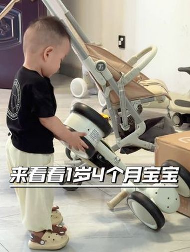 1岁4个月|身高83cm,体重22.8斤.一日三餐不重样,早餐:香蕉鸡蛋饼脱皮玉米粥,午餐