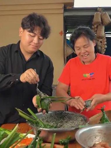 来看看乡村守护人 和妈妈一起包湛江特色鸭乸粽,一起感受记忆中的味道。秀我中国 端午文化 端