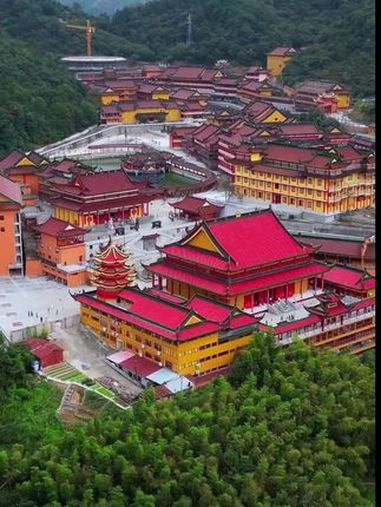 浙江最顶级奢华的寺庙,堪称“江南布达拉宫”,位于浙江绍兴深山之中,它投资上亿,始建于明朝,