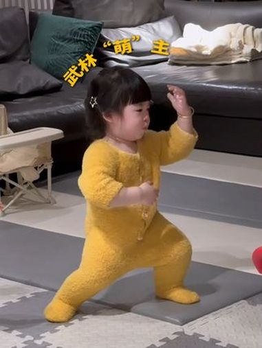 小小年纪一身功夫!网友:宝宝师承何派?蛋黄派(来源@爱炫米饼的yoyo)