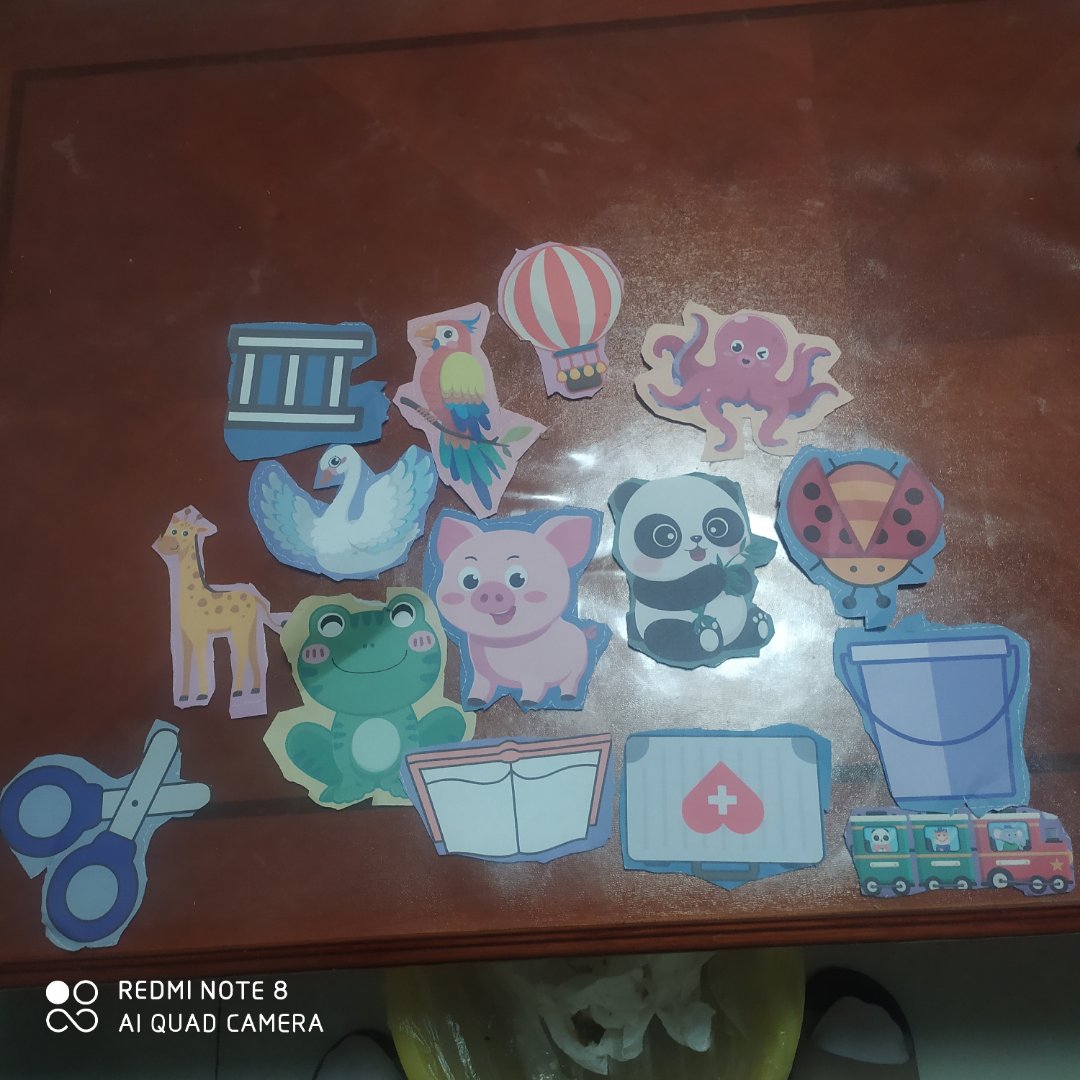 剪刀下的艺术:欢快儿童调剪纸视频