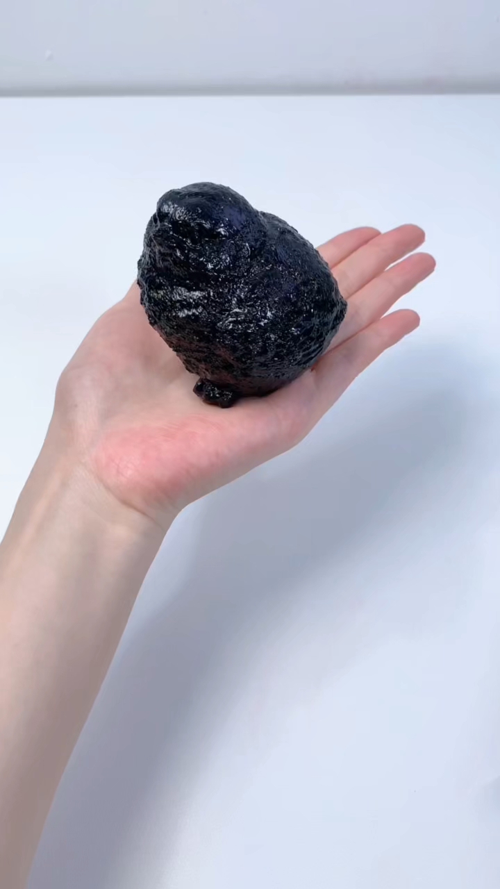 黄色小鸡破壳而出了