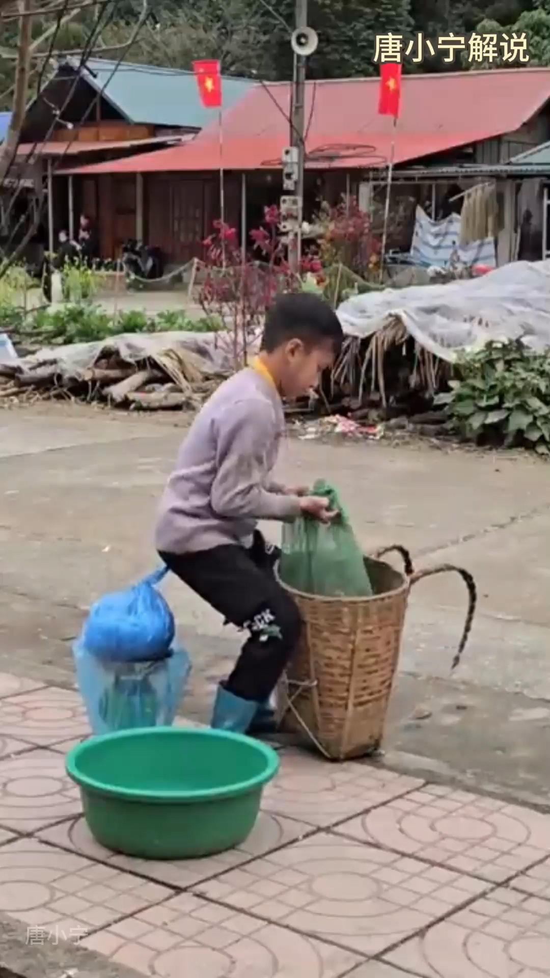 流浪男孩阿凯用卖鱼的价钱卖乌龟,都被别人抢购一空了!