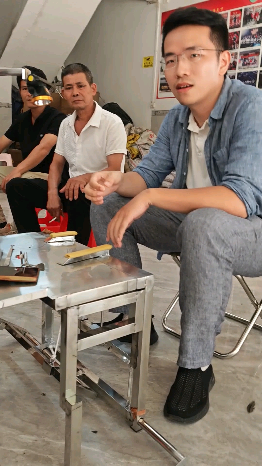 传统阉鸡手艺与科研创新的奇妙碰撞,清华大学研究生也来学阉鸡!