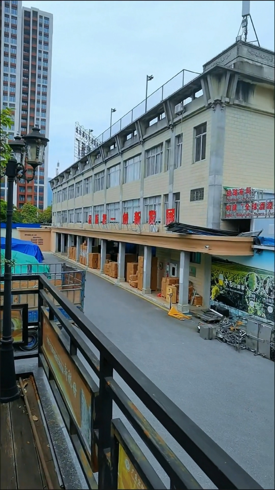 想让你的派对酒水与众不同?广东宏强酒厂定制洋酒安排上!