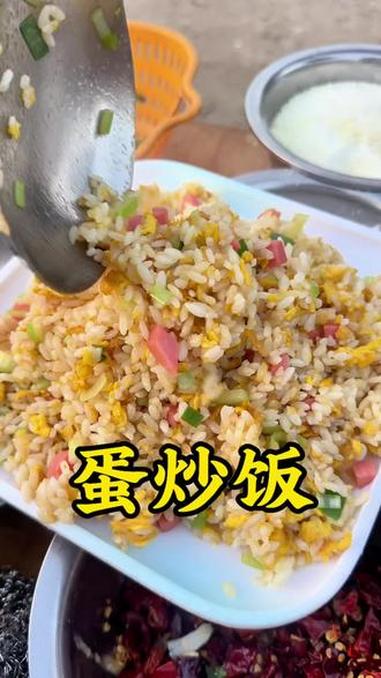 天天大鱼大肉的,是时候来个隔夜饭了,这样的隔夜饭能炫十碗。#舌尖上的味道 #美食 #蛋炒饭
