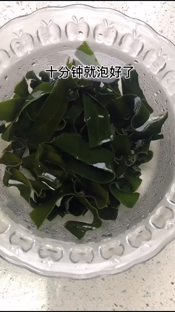 凉拌海带这样做很好吃,一次可多做点,放冷藏随时可以当小菜儿